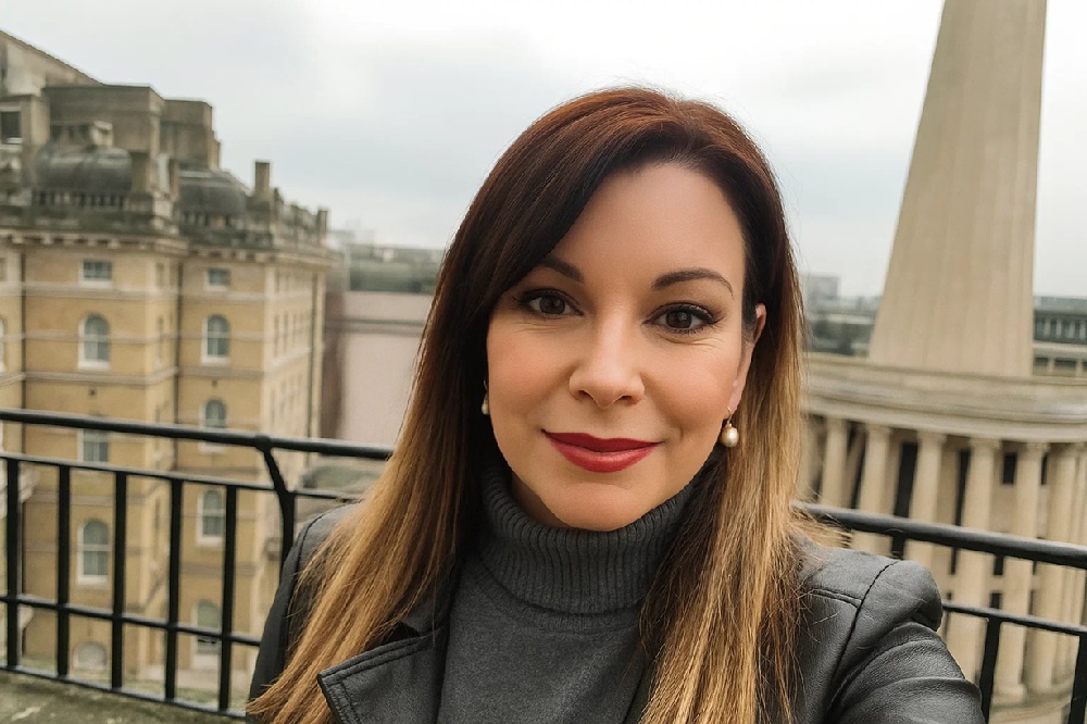 is elizabeth rizzini still married